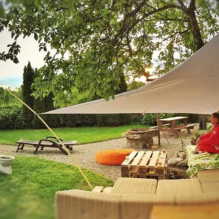 Privatunterkunft Brezko Garden House *