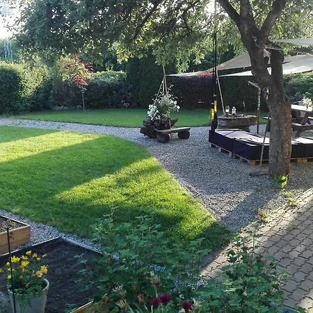 Privatunterkunft Brezko Garden House